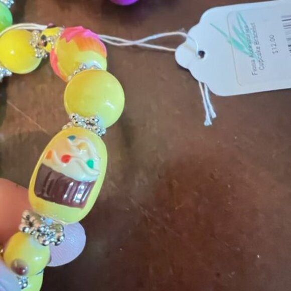 fiona Handmade Cupcake Beaded 5 Bracelets Set For Girls & a heart necklace - Picture 6 of 9